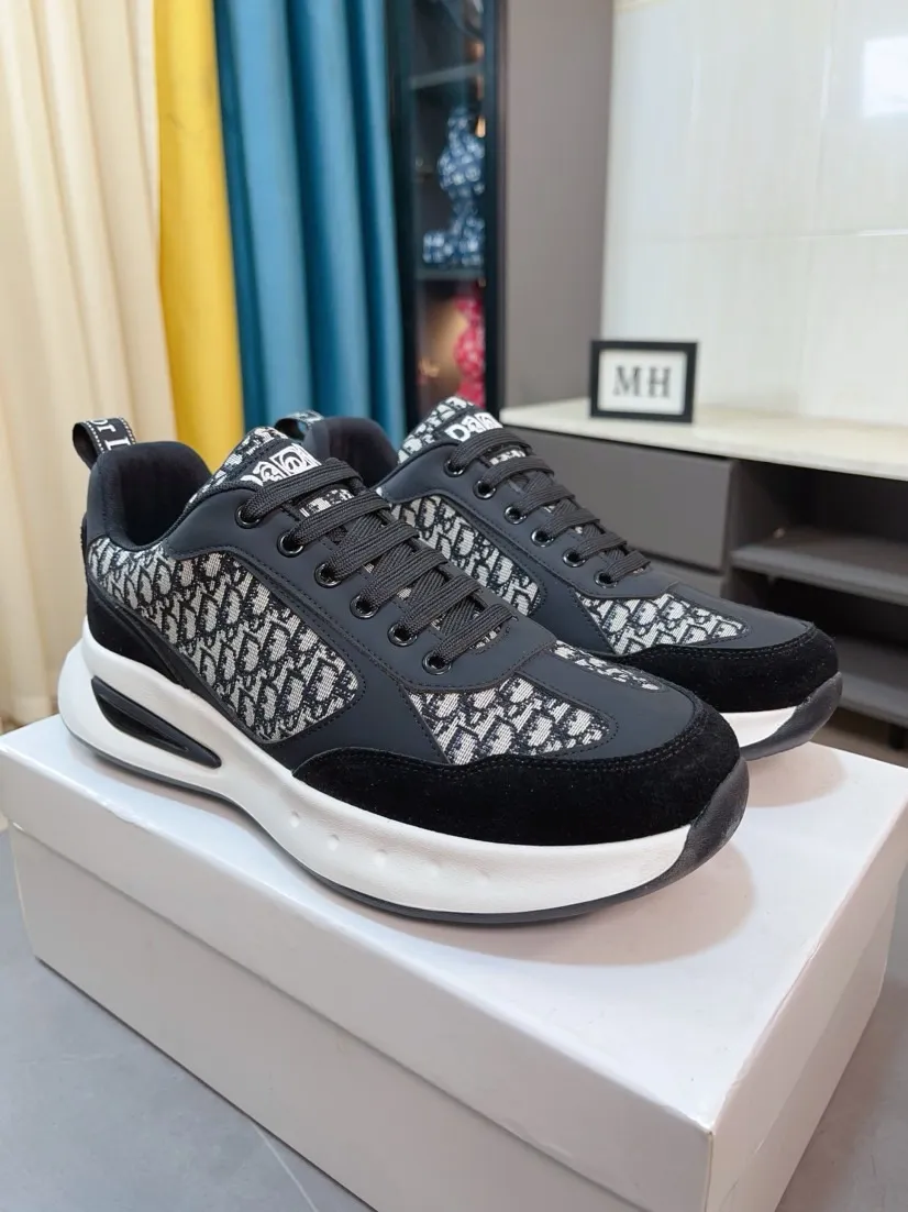 Men's men's shoes 💰440🌹🌹【Dior】Best-selling official website world premiere🔝High-end men's shoes brand official website latest series: The upper is made of imported cowhide with specially designed fabrics➕Mesh breathable lining. Make walking more convenient and comfortable! Compared with the official quality, Midea’s 1:1 replica. Create a fashionable personality to set off your uniqueness! A must-have for trendy men! Classic style. Men's sizes: 38-44.